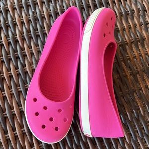 Crocs Flats Pink waterproof, size 9 W, excellent condition!